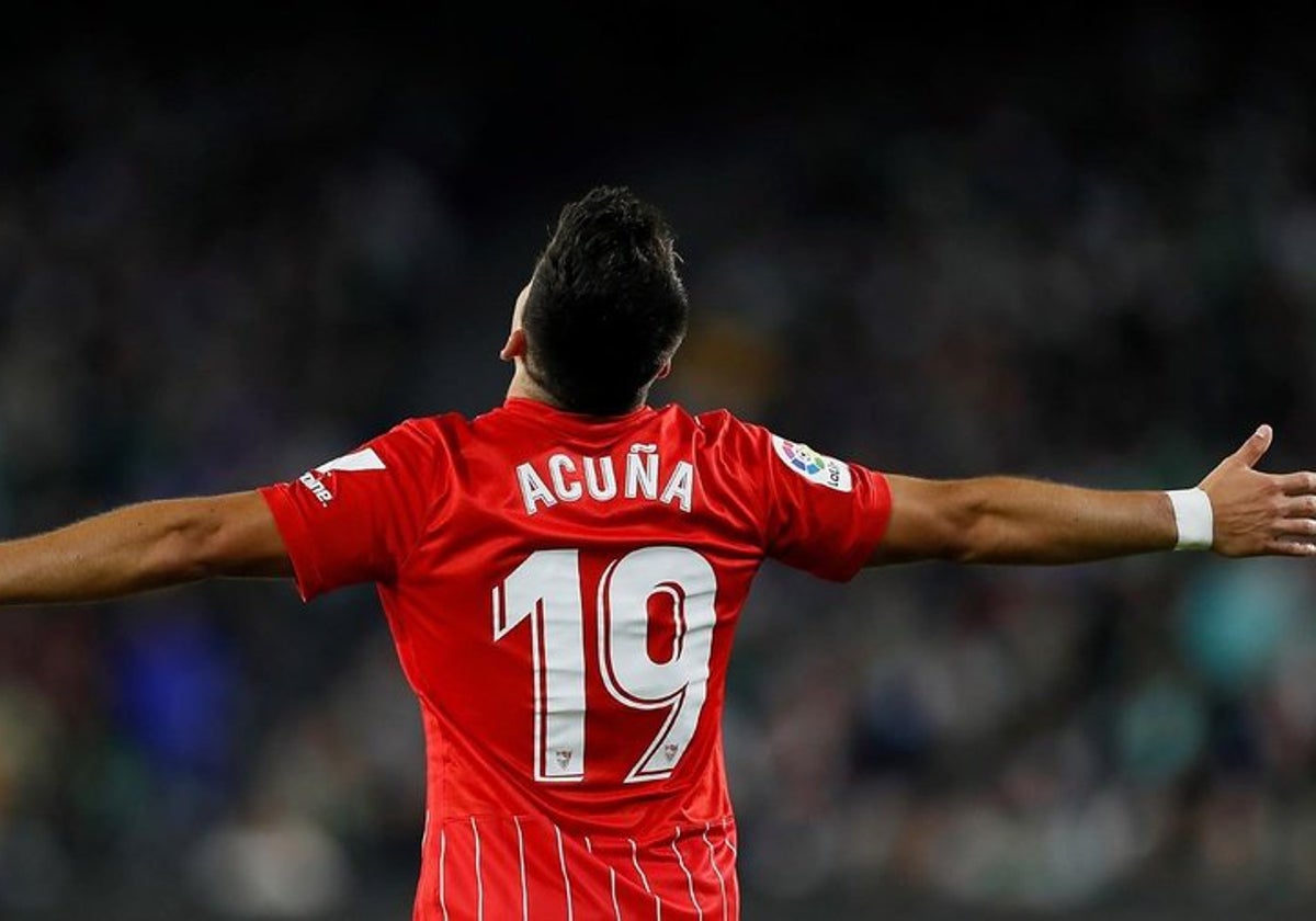 Acuña durante un partido con el Sevilla en el Sánchez Pizjuán.