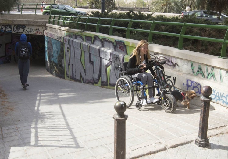 Rampa con una importante inclinación, junto al jardín de Viveros.