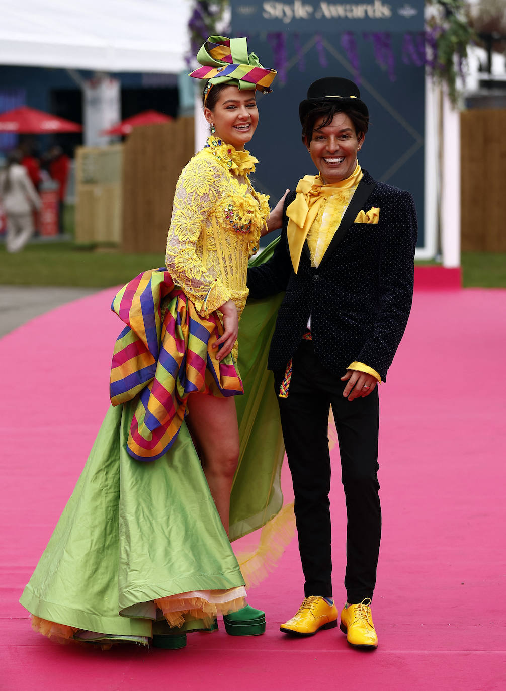 El hipódromo de Liverpool celebra el &#039;Día de las Damas&#039; bajo la lluvia