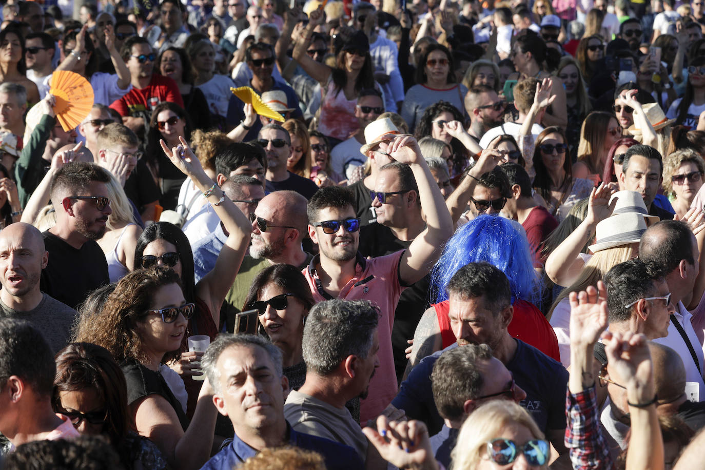 Cientos de seguidores de La Ruta llenan La Marina de Valencia