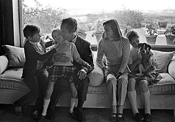 Imagen de archivo de la familia Dominguín Bosé hace ya casi sesenta años.