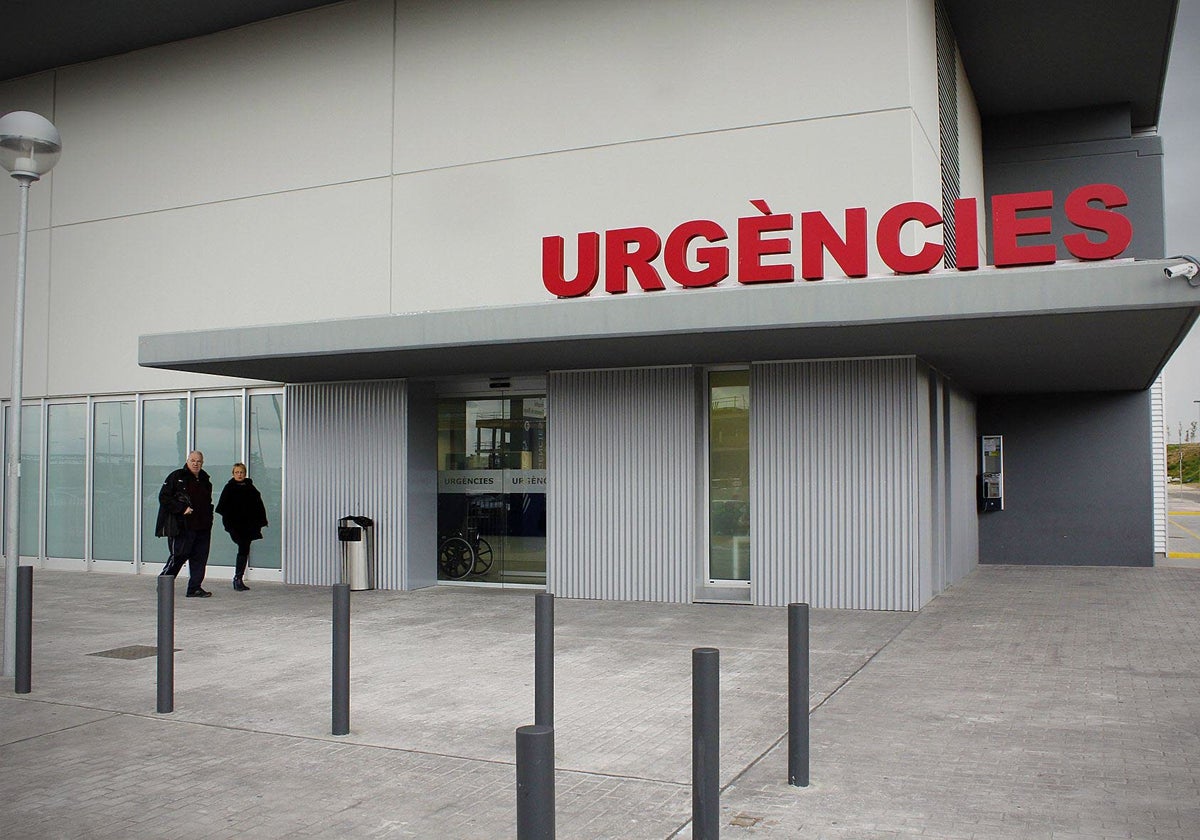 Entrada del Servicio de Urgencias del hospital de Gandia.