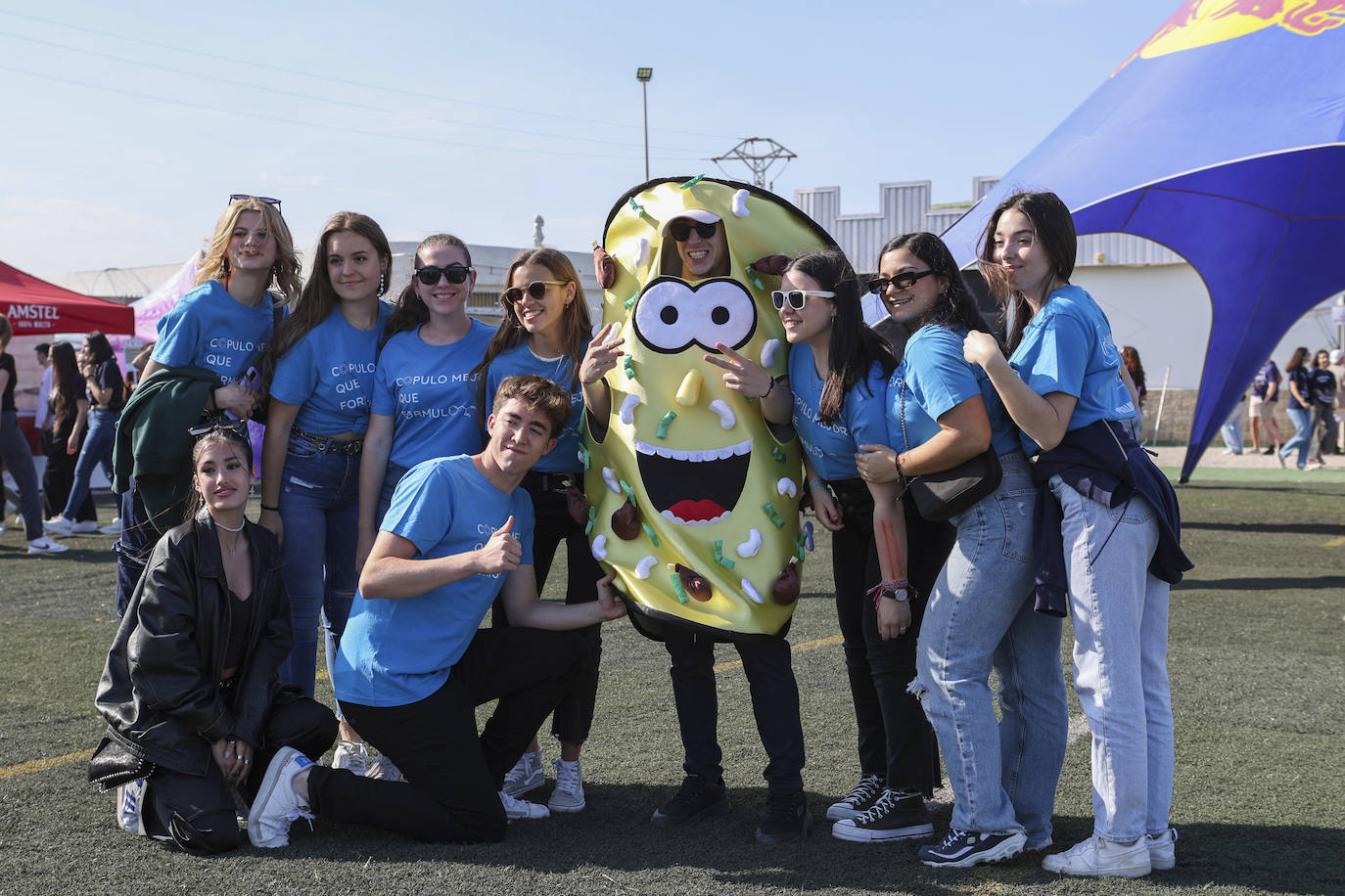 Miles de estudiantes han disfrutado de las paellas universitarias en Pinedo