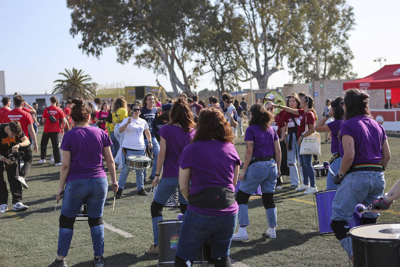 Miles de estudiantes han disfrutado de las paellas universitarias en Pinedo