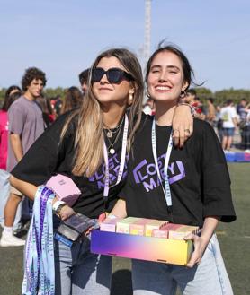 Imagen secundaria 2 - Llenazo en Pinedo por las paellas universitarias