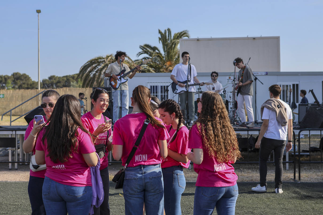 Miles de estudiantes han disfrutado de las paellas universitarias en Pinedo