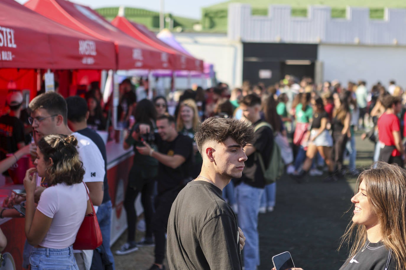 Miles de estudiantes han disfrutado de las paellas universitarias en Pinedo