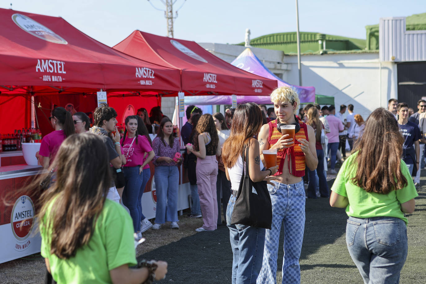 Miles de estudiantes han disfrutado de las paellas universitarias en Pinedo