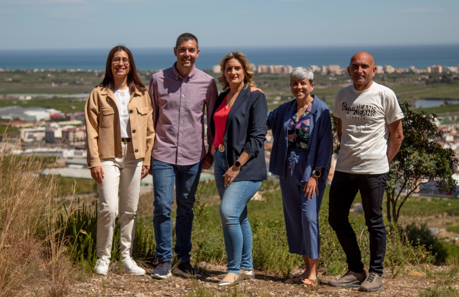 Mireia Martí con otros miembros de la lista del PSPV de Xeraco.