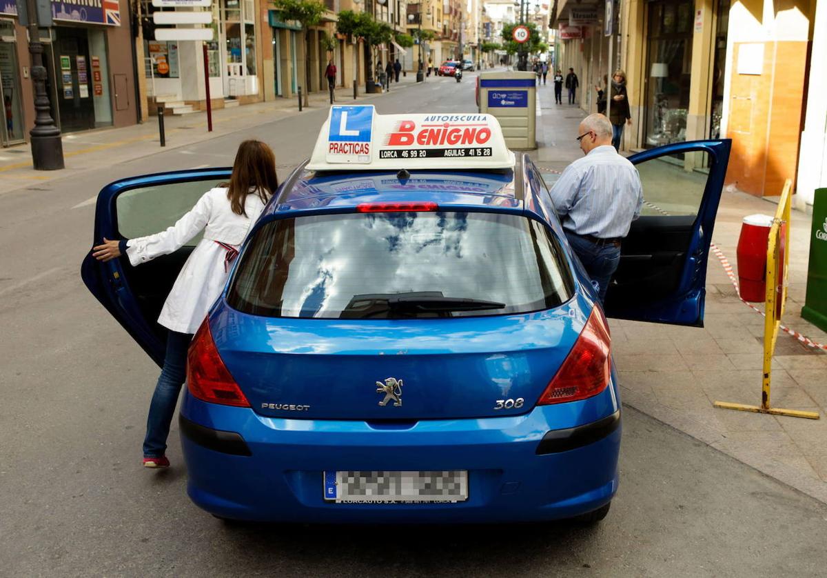 Ayudas para sacarse el carné de conducir: dónde solicitarlas y cuáles son los requisitos