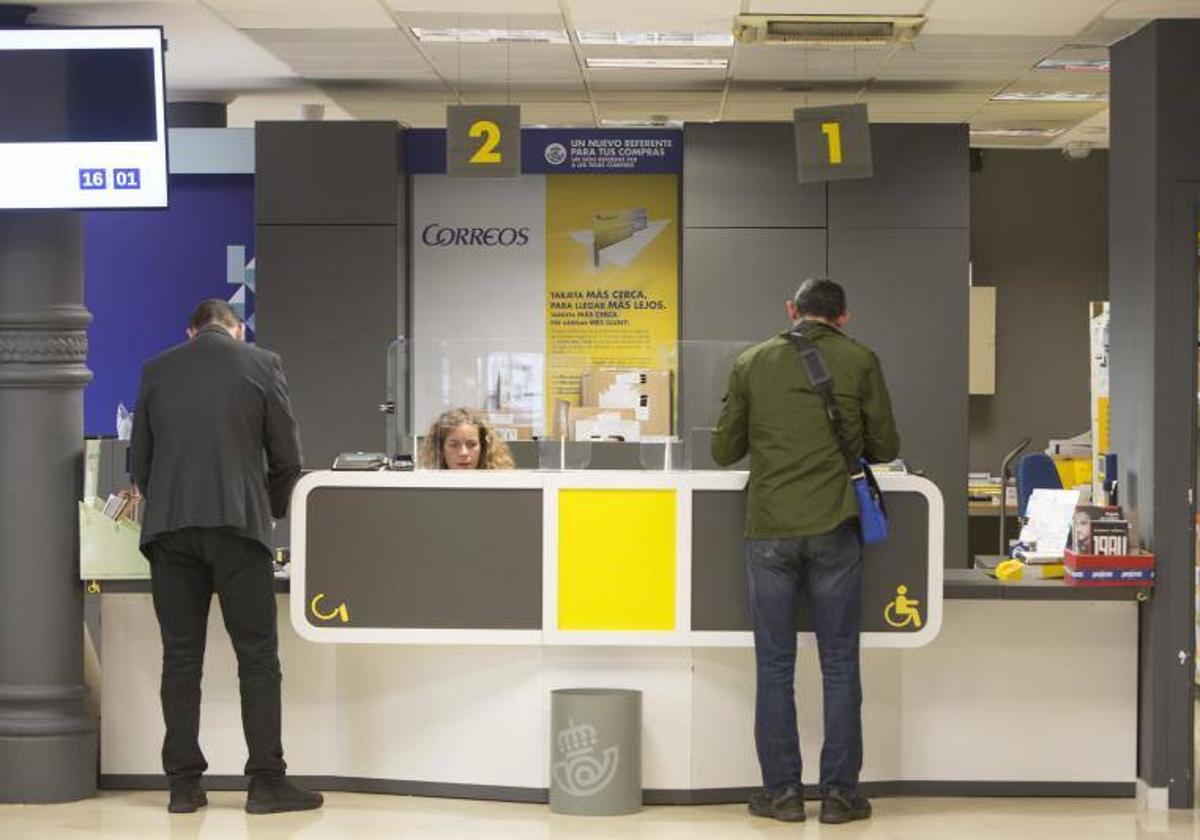 Oficina de Correos en la plaza del Ayuntamiento de Valencia