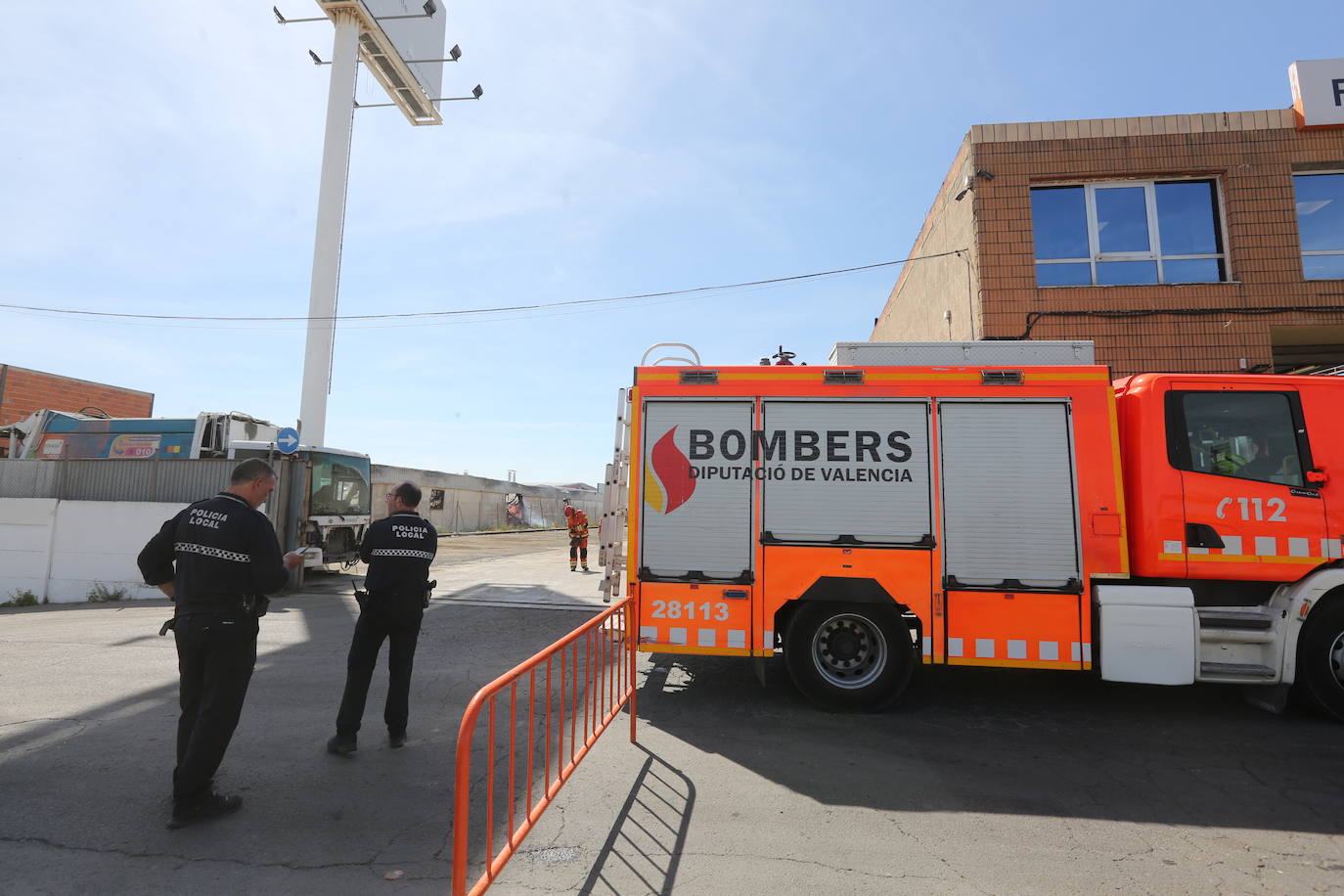 Arde la nave de la empresa que hizo las gradas del Nuevo Mestalla