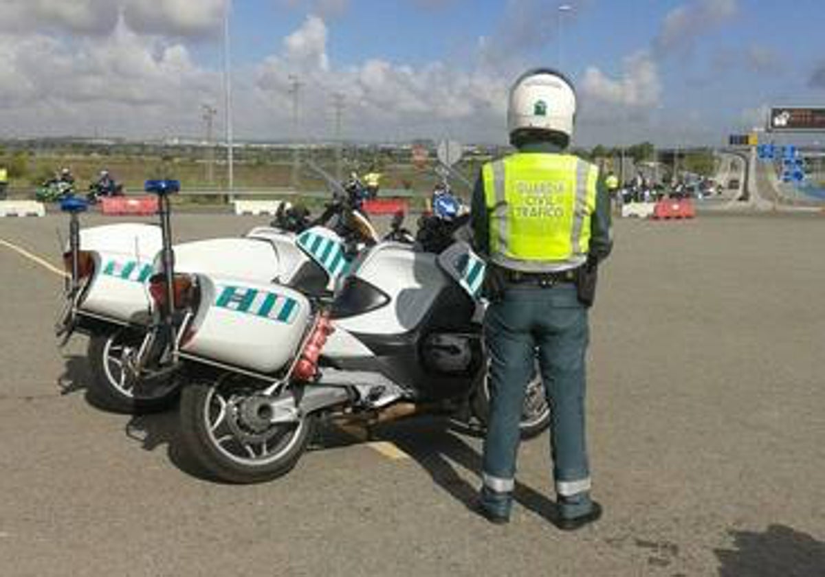 Un agente de la Guardia Civil de Tráfico.