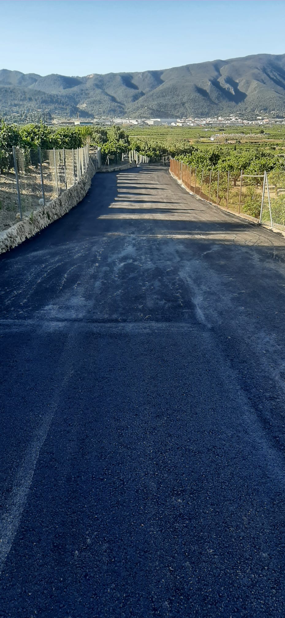 Imagen secundaria 2 - Obras en distintos caminos de Villalonga para acabar con los baches y grietas. 