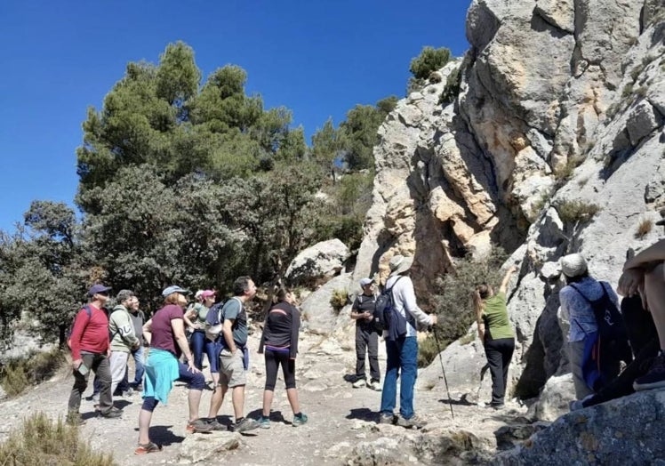 Visitantes en la Serra del Maigmó.