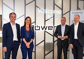 Thomas Dahlem y Javier Rivera (PowerCo Es) y Salvador Navarro y Esther Guilabert (CEV).