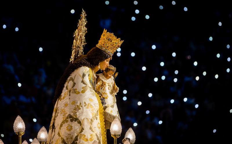 Gran Vigilia por el Centenario de la Coronación de la Virgen de los Desamparados