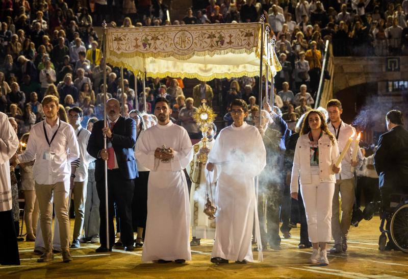 Gran Vigilia por el Centenario de la Coronación de la Virgen de los Desamparados