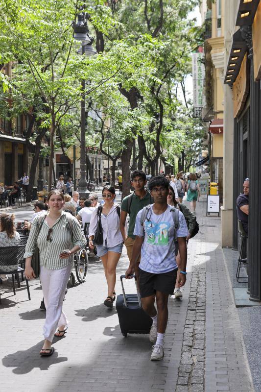 Ambientazo este domingo en las calles de Valencia