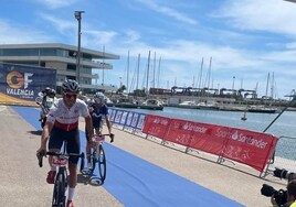 Valverde entra a meta detrás de su compañero Arturo Lucas.