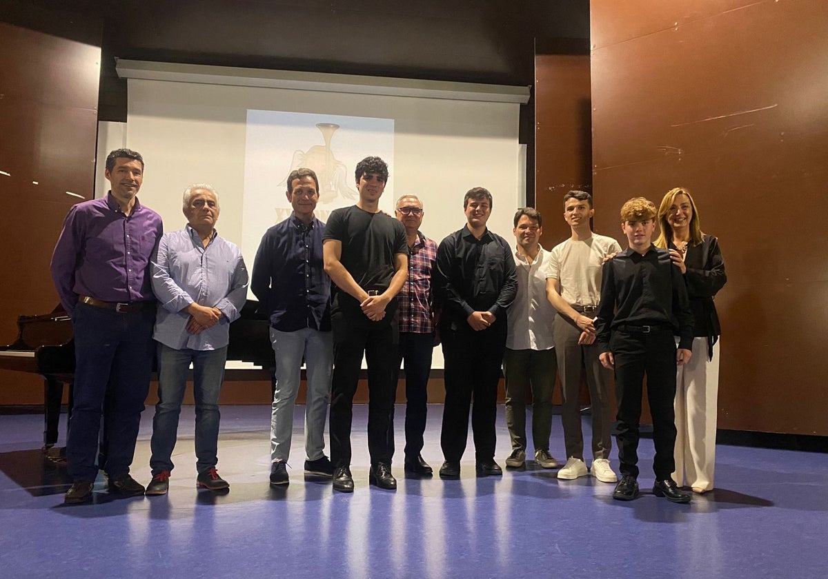 Eduard Gisbert y el resto de ganadores de viento-metal.