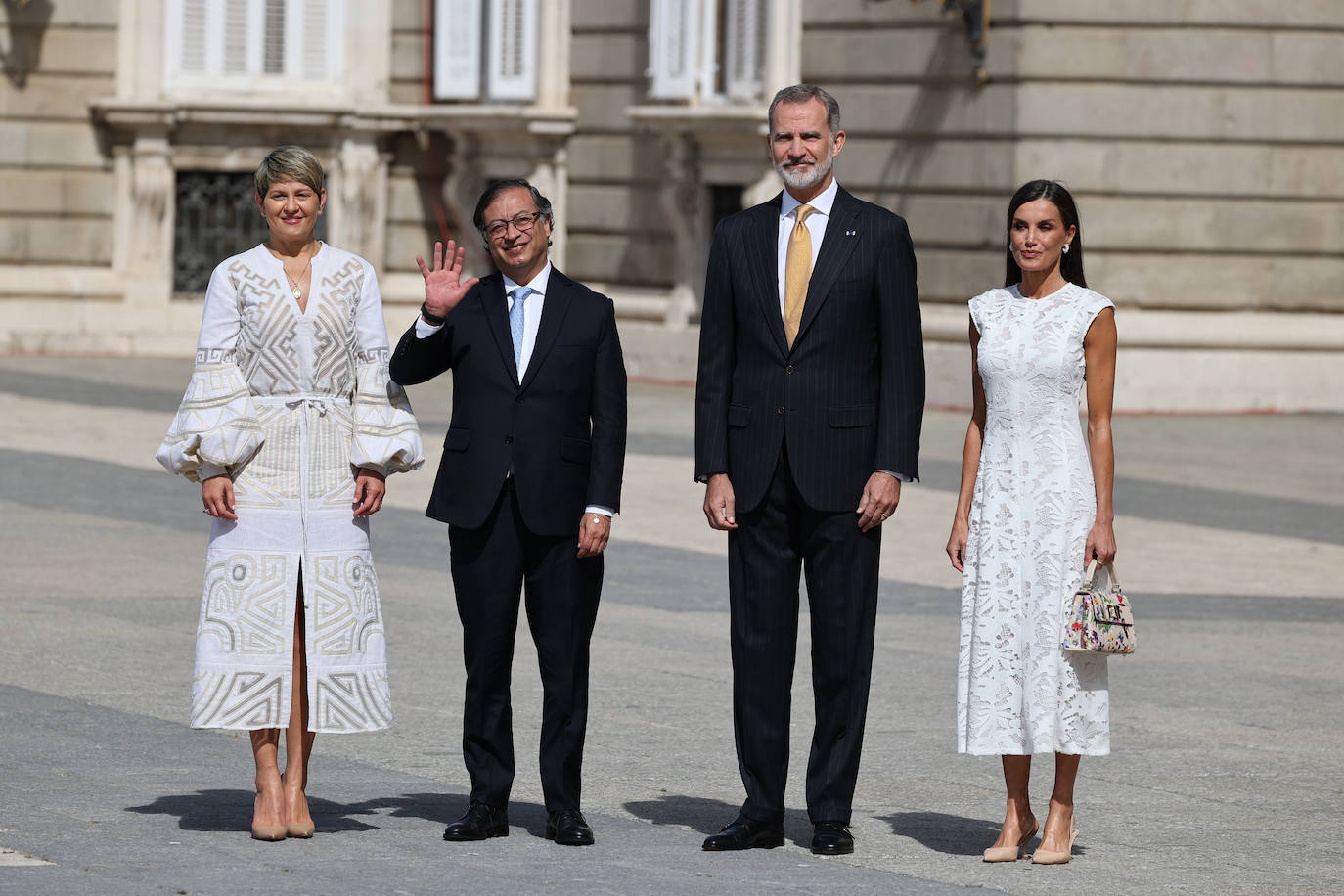 Letizia apuesta por el encaje con un vestido &#039;low cost&#039;