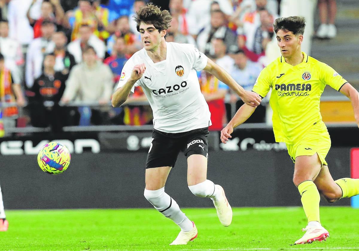 Javi Guerra y Terrats, en el derbi de Mestalla.