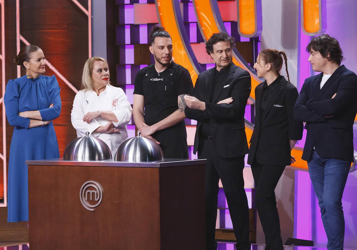 Los miembros del jurado e invitados del último programa de 'MasterChef'.