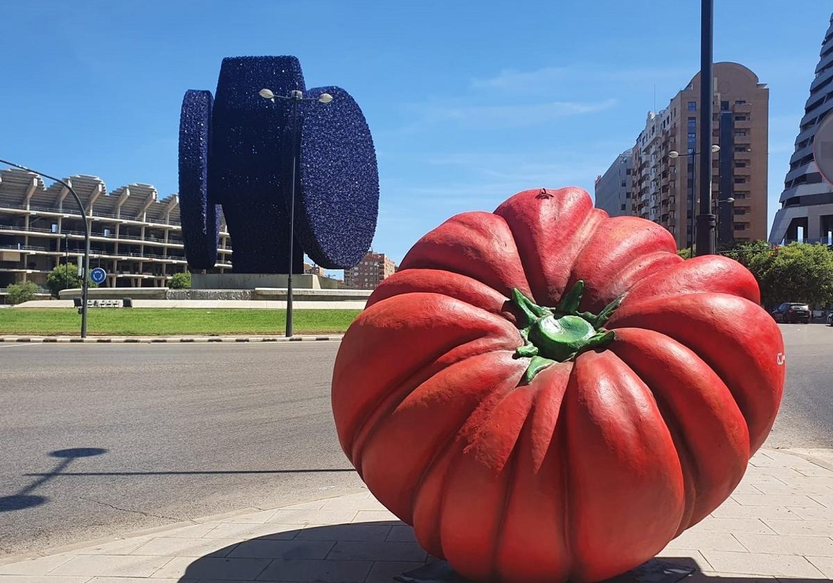 Valencia se llena de frutas y verduras gigantes