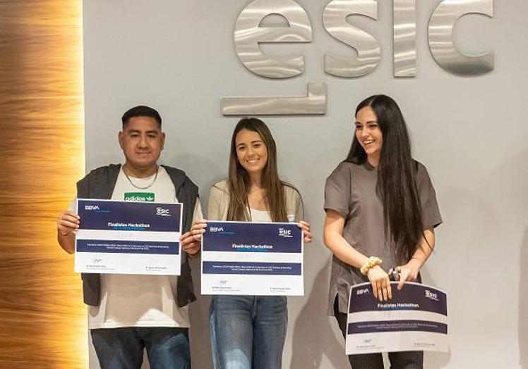 Imagen principal - Finalistas del Hackathon BBVA & ESIC: Beyond Barriers