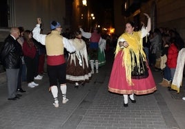 Participantes en la dansà, en una anterior edición.