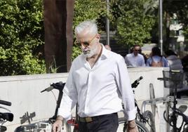 Marcos Benavent, en el exterior de la Ciudad de la Justicia.