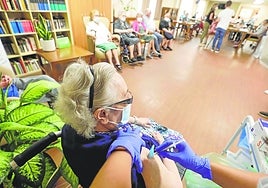 Campaña de vacunación contra el Covid en una residencia de mayores valenciana.