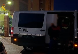 Momento de la detención de los presuntos autores del robo.