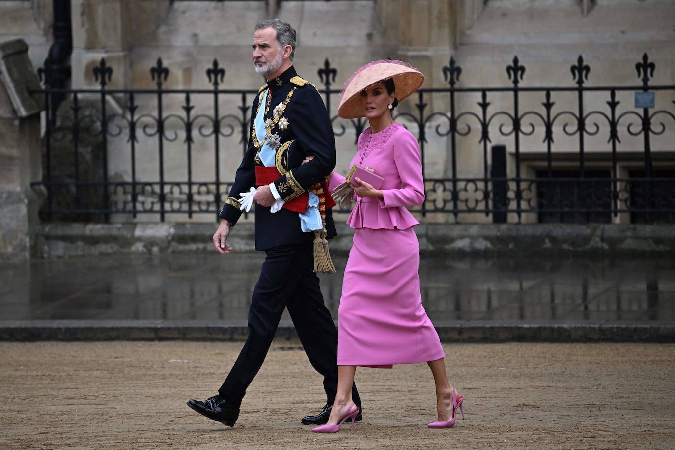 El espectacular look de la reina Letizia en la coronación de Carlos III