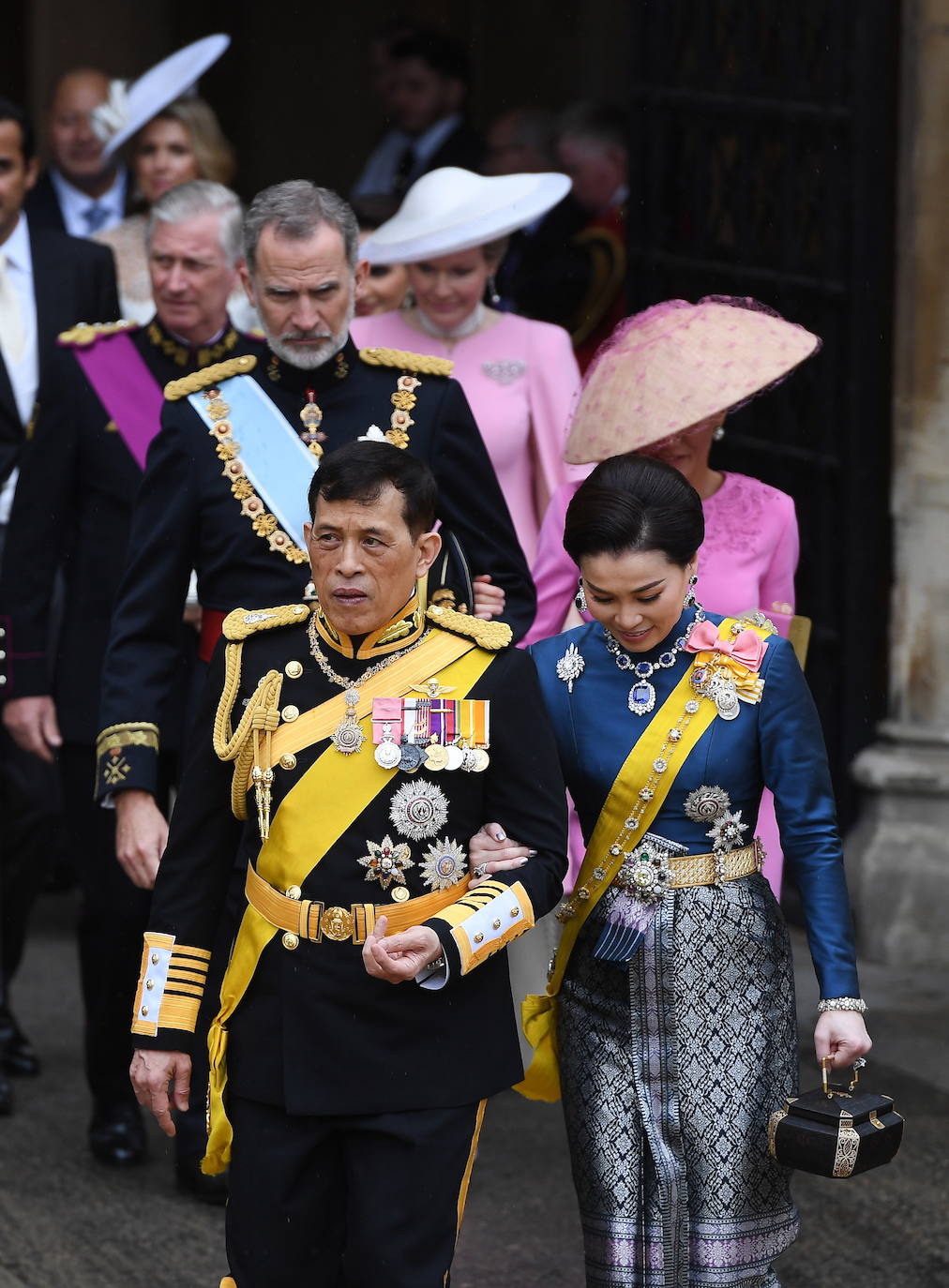 El espectacular look de la reina Letizia en la coronación de Carlos III