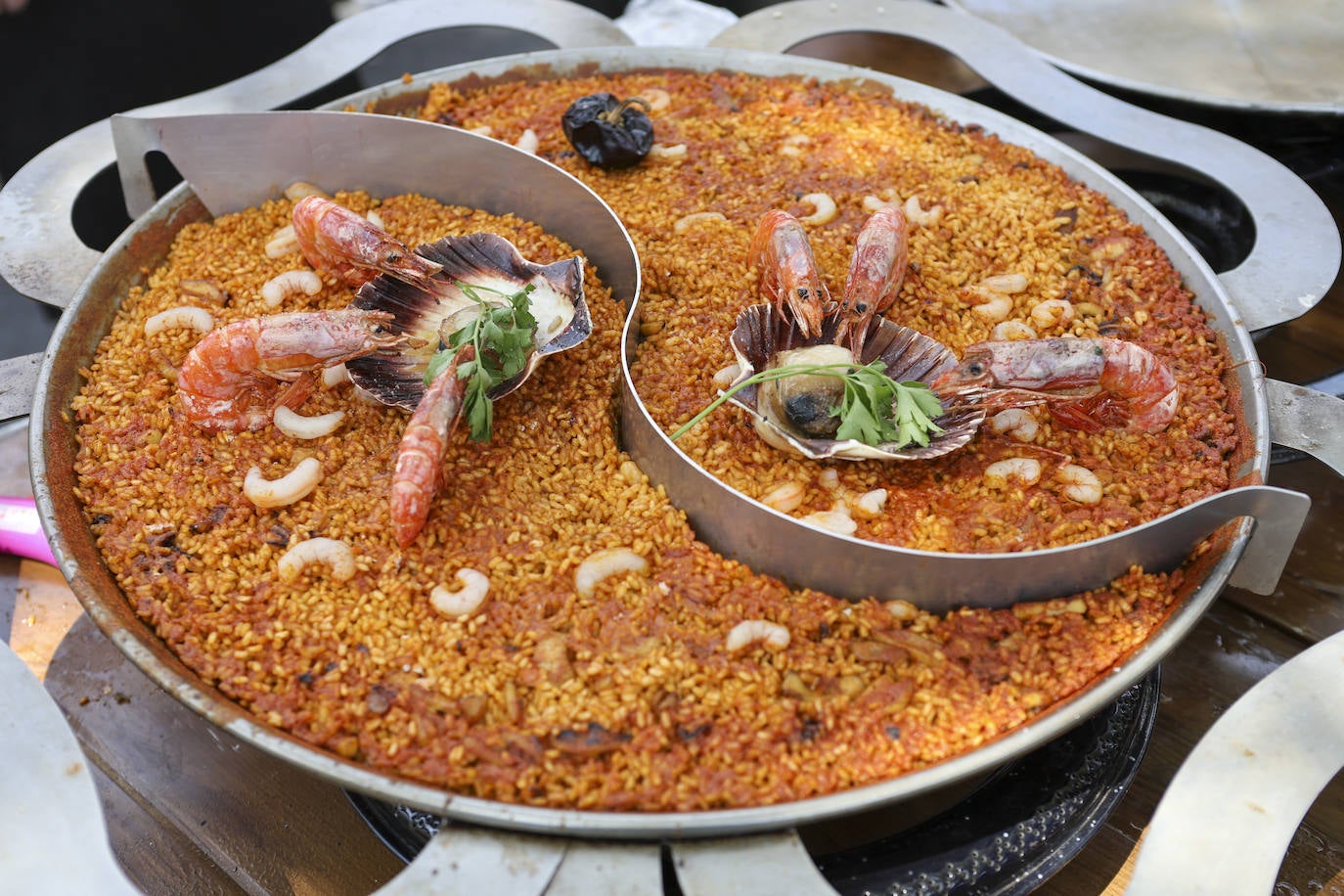 Valencia saborea su gran evento de las paellas