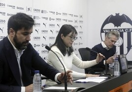 Javier Solís, Layhoon y Miguel Ángel Corona, en una rueda de prensa.