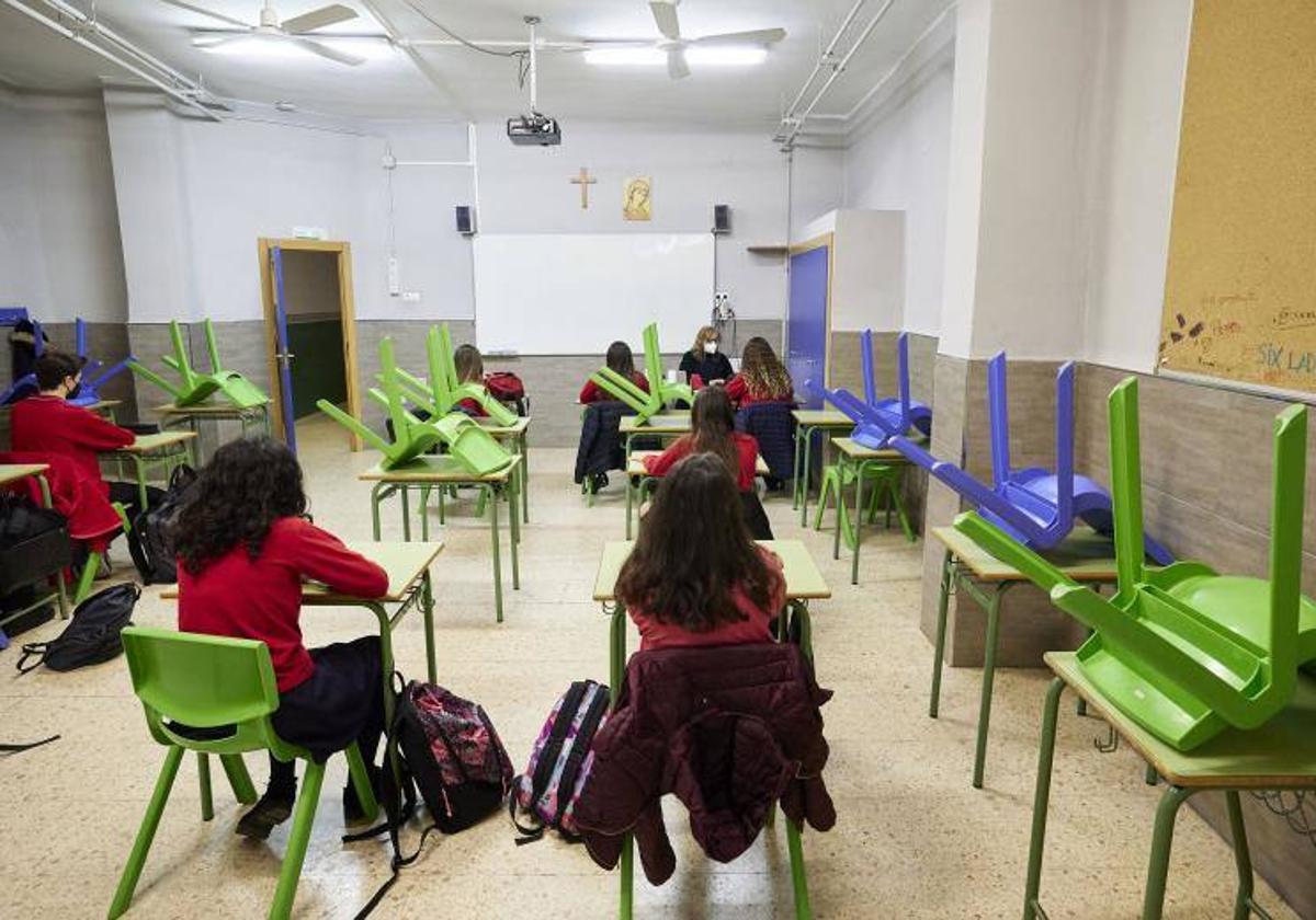 Ayuda de 400 euros para estudiantes: cómo solicitar desde este lunes y requisitos