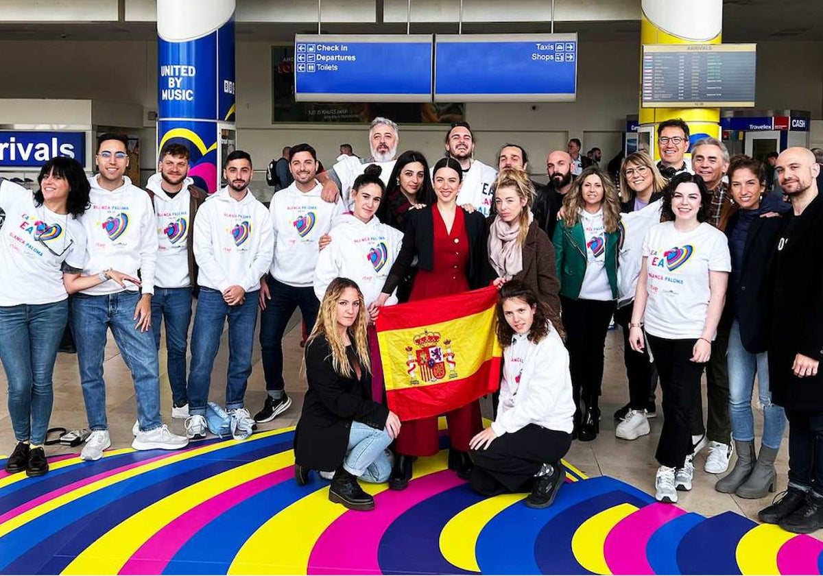 La delegación española en Eurovisión, formada por más de una veintena de personas, acompañando a Blanca Paloma.