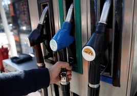 Así se puede solicitar el 'cheque de 100 euros' para gasolina