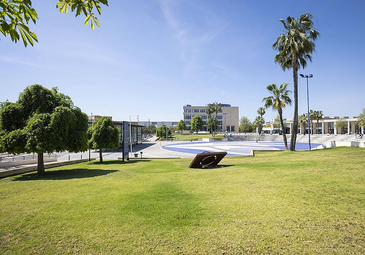 La UJI celebra la investidura como doctora honoris causa de Ángela Nieto y de los nuevos doctores