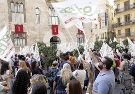 Un momento de la protesta de este miércoles a las puertas del Palau de la Generalitat.