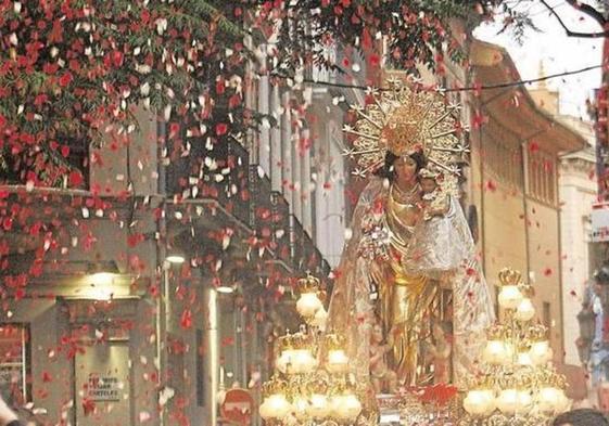 La Virgen de los Desamparados, en procesión.