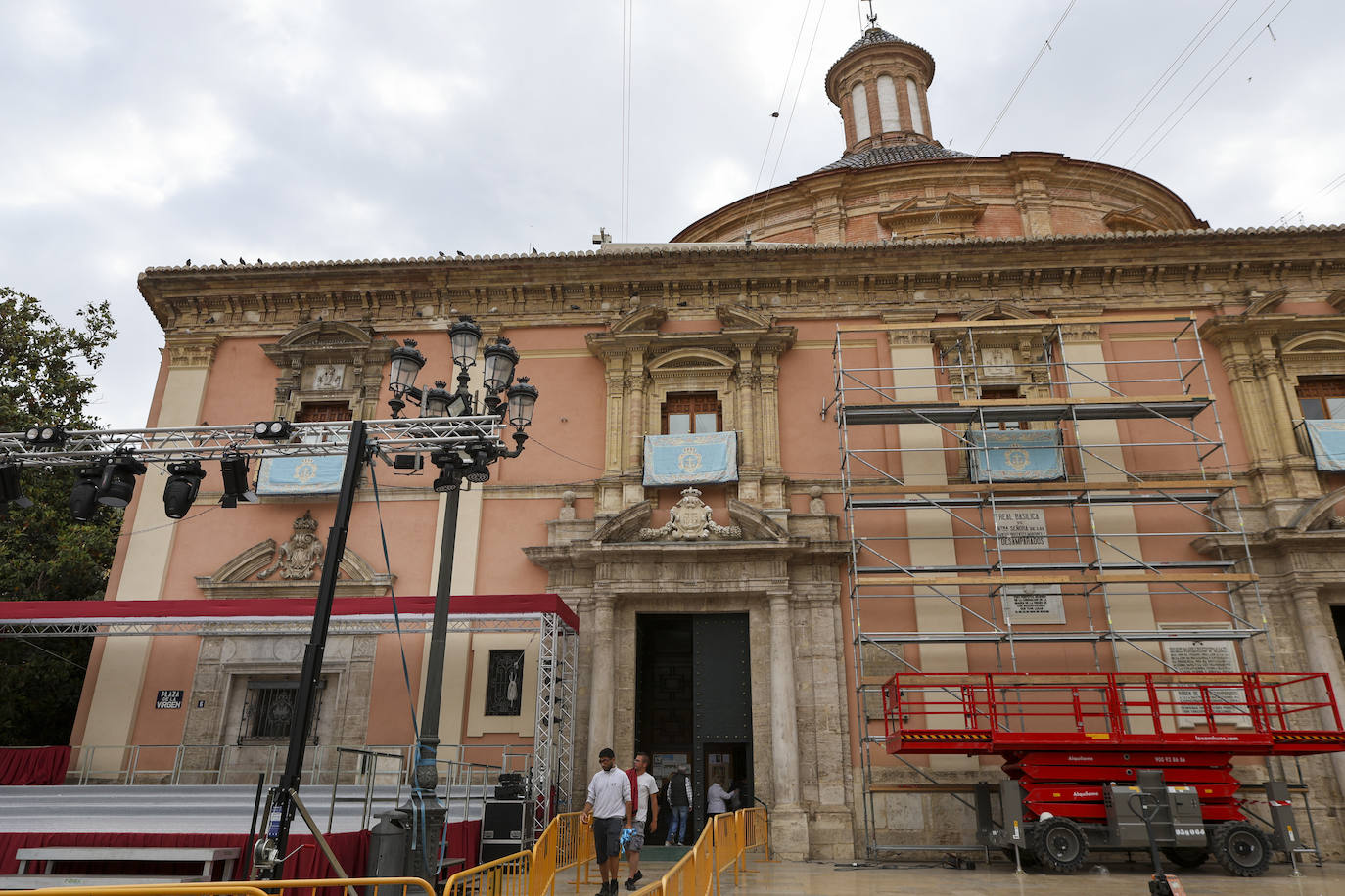 Así es el tapiz del Centenario de la Coronación de la Virgen de los Desamparados