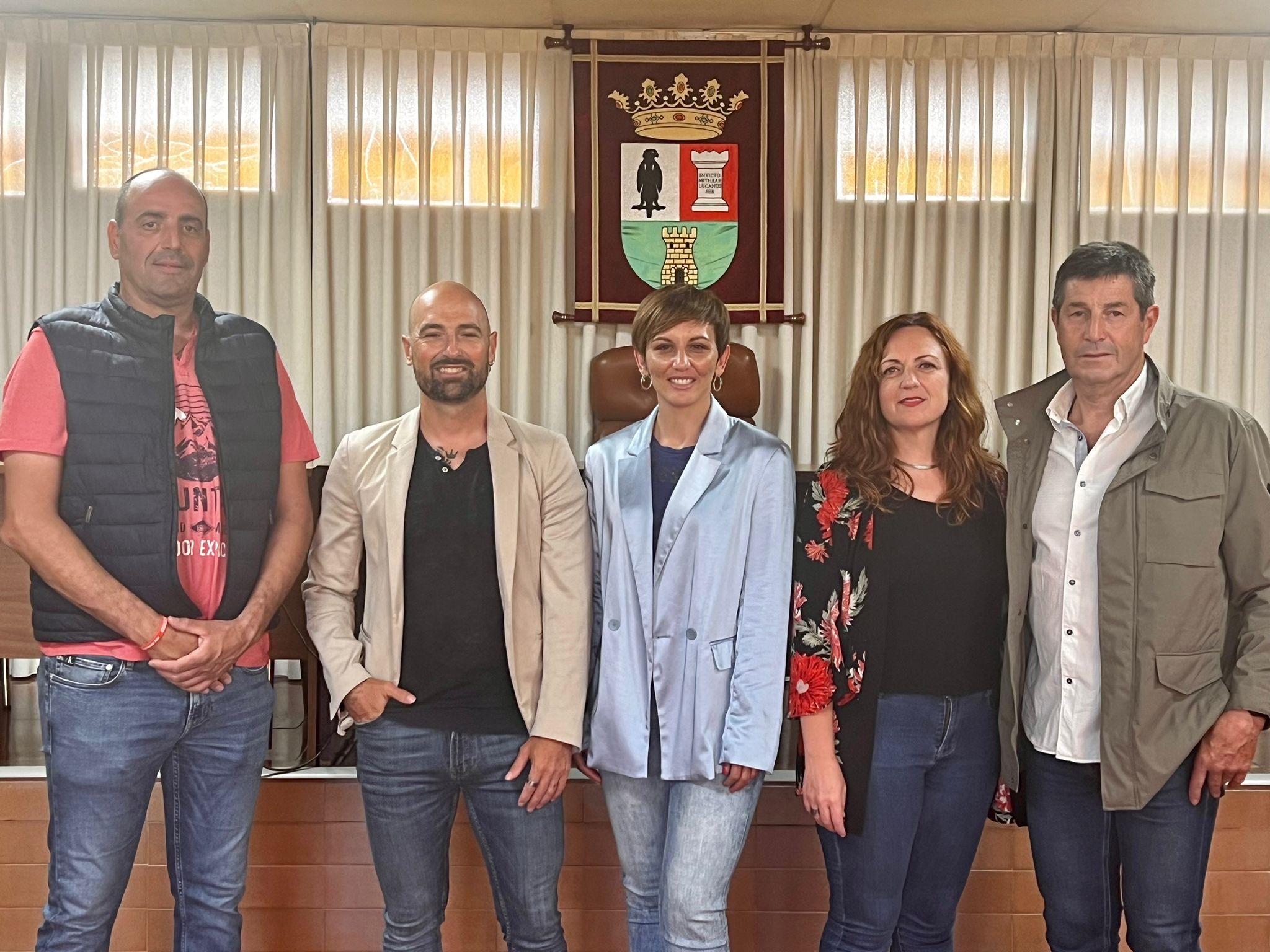 Organizadores de la prueba junto a la alcaldesa de Benifaió.