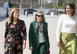 Pilar Bernabé, Nadia Calviño y Sandra Gómez en Valencia.