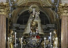 La Virgen de los Desamparados, en el camarín de la Basílica.