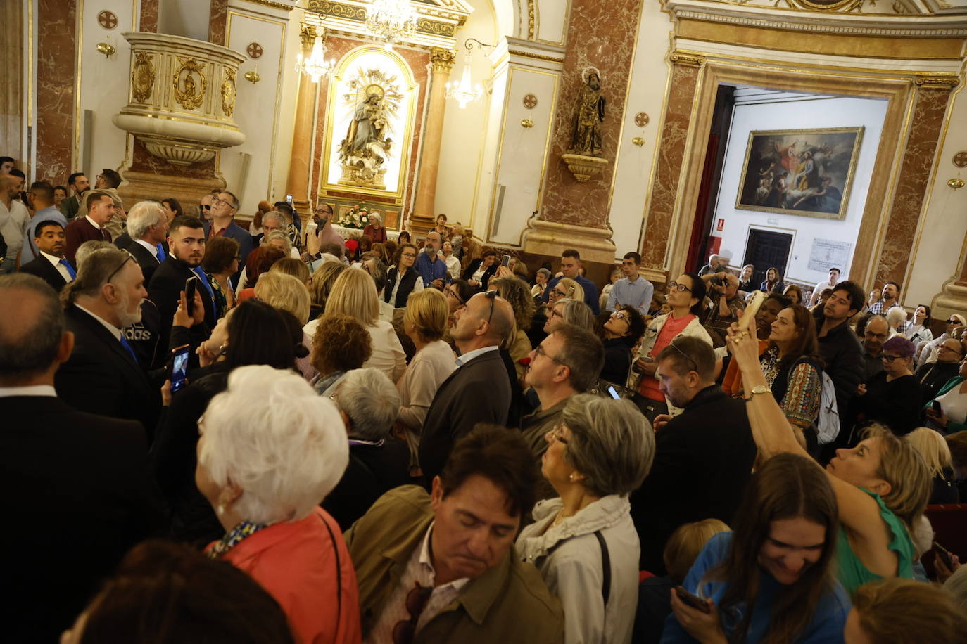 Salida extraordinaria de la talla original de la Virgen de los Desamparados