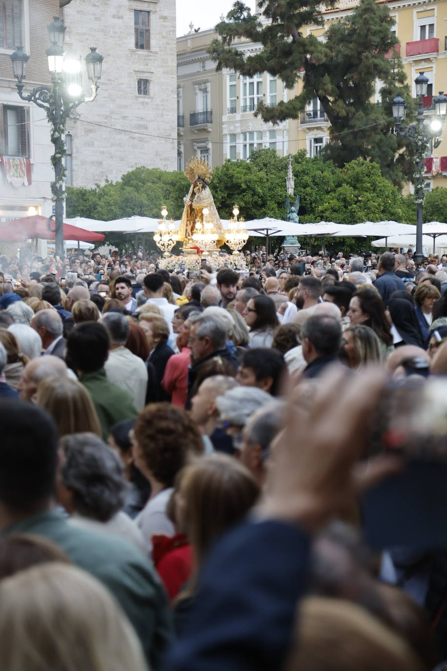 Salida extraordinaria de la talla original de la Virgen de los Desamparados